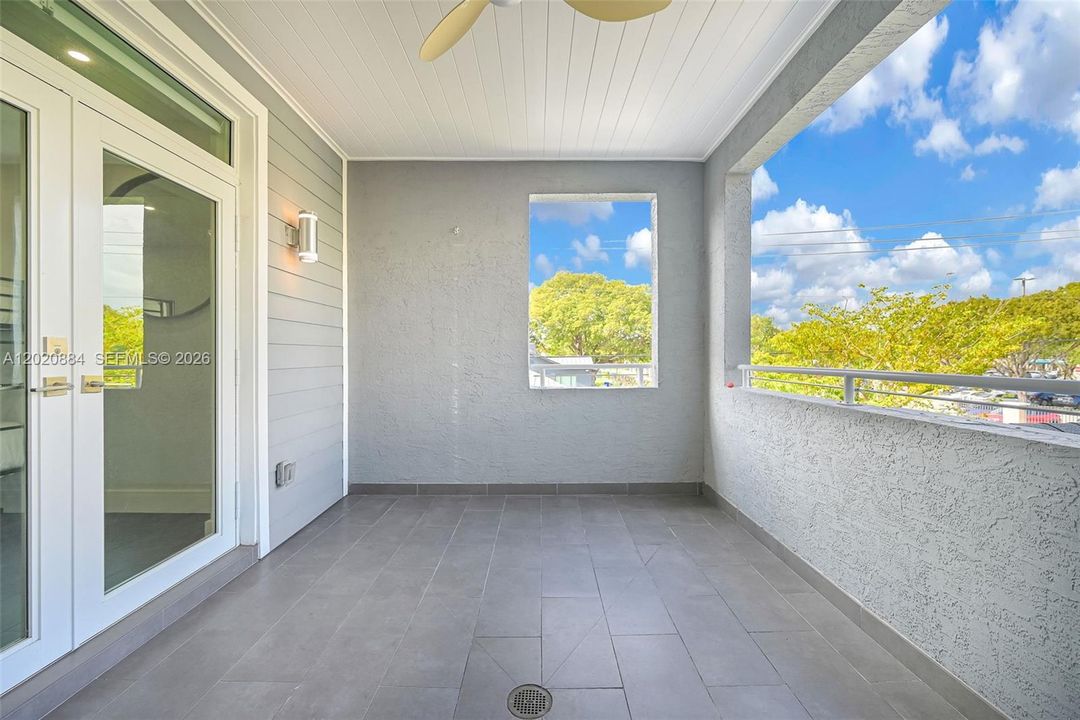 En Venta: $1,855,000 (4 camas, 3 baños, 2438 Pies cuadrados)