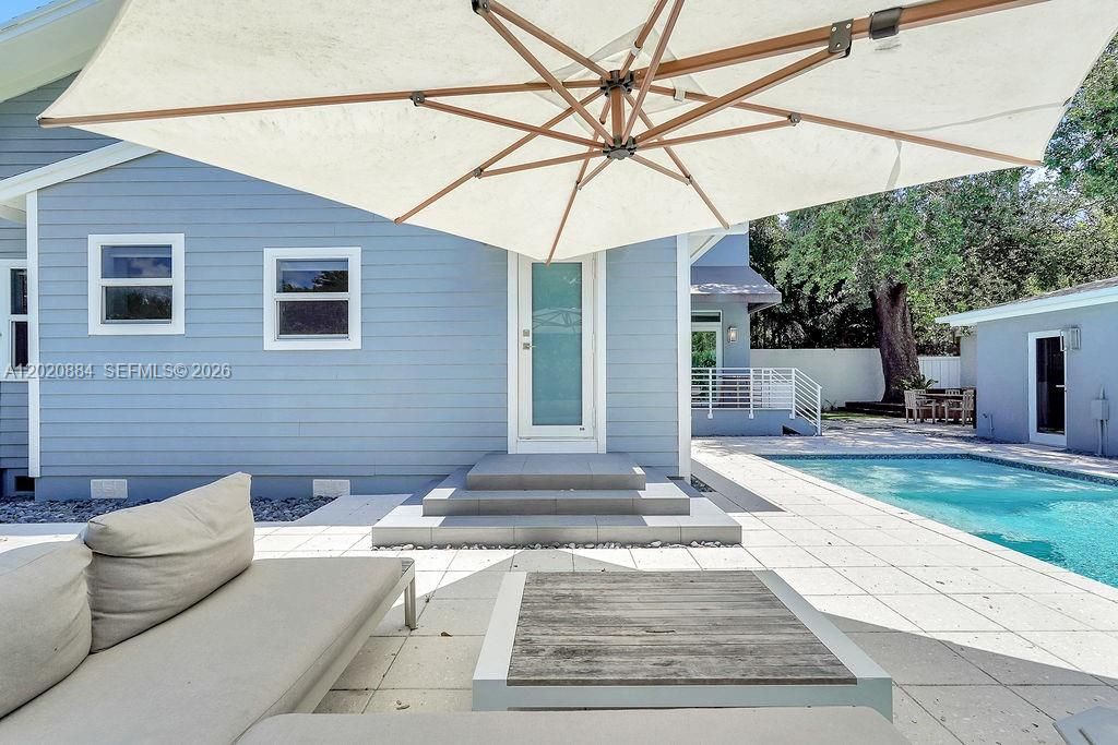 En Venta: $1,855,000 (4 camas, 3 baños, 2438 Pies cuadrados)