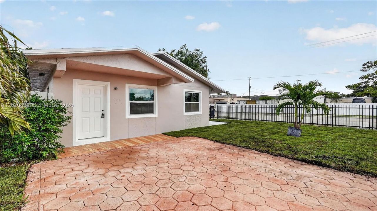 Active With Contract: $545,000 (4 beds, 2 baths, 1354 Square Feet)