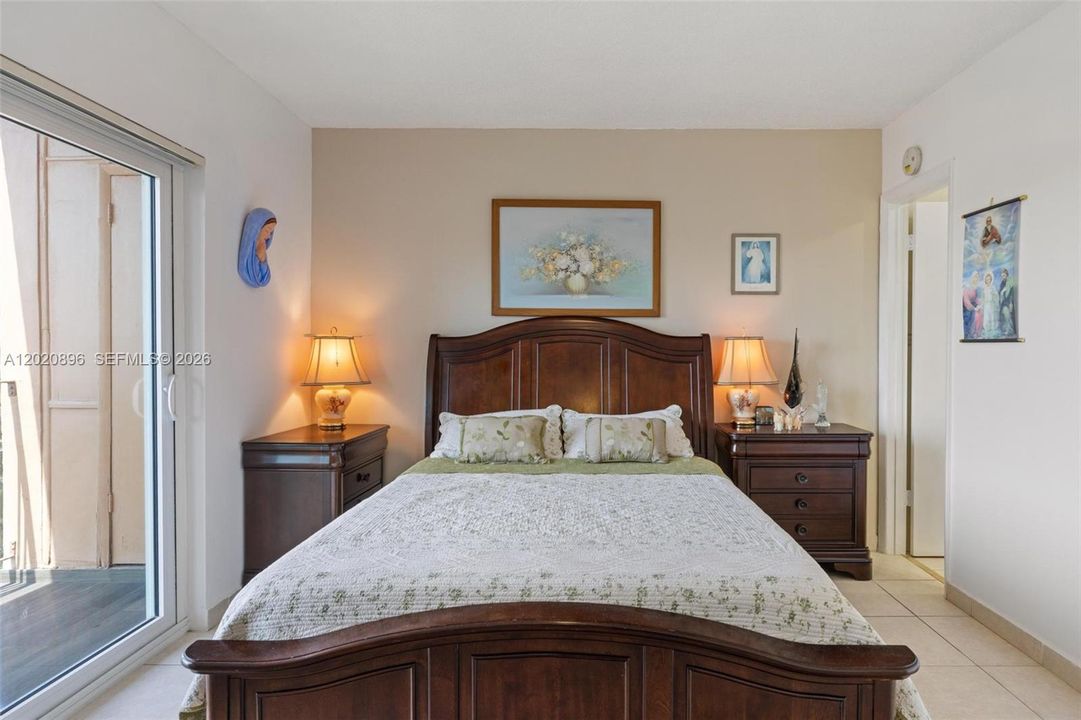 Active With Contract: $229,950 (2 beds, 2 baths, 870 Square Feet)