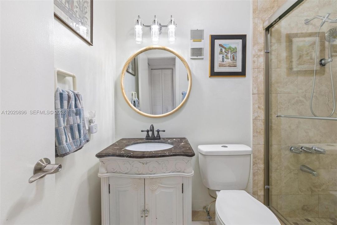 Active With Contract: $229,950 (2 beds, 2 baths, 870 Square Feet)