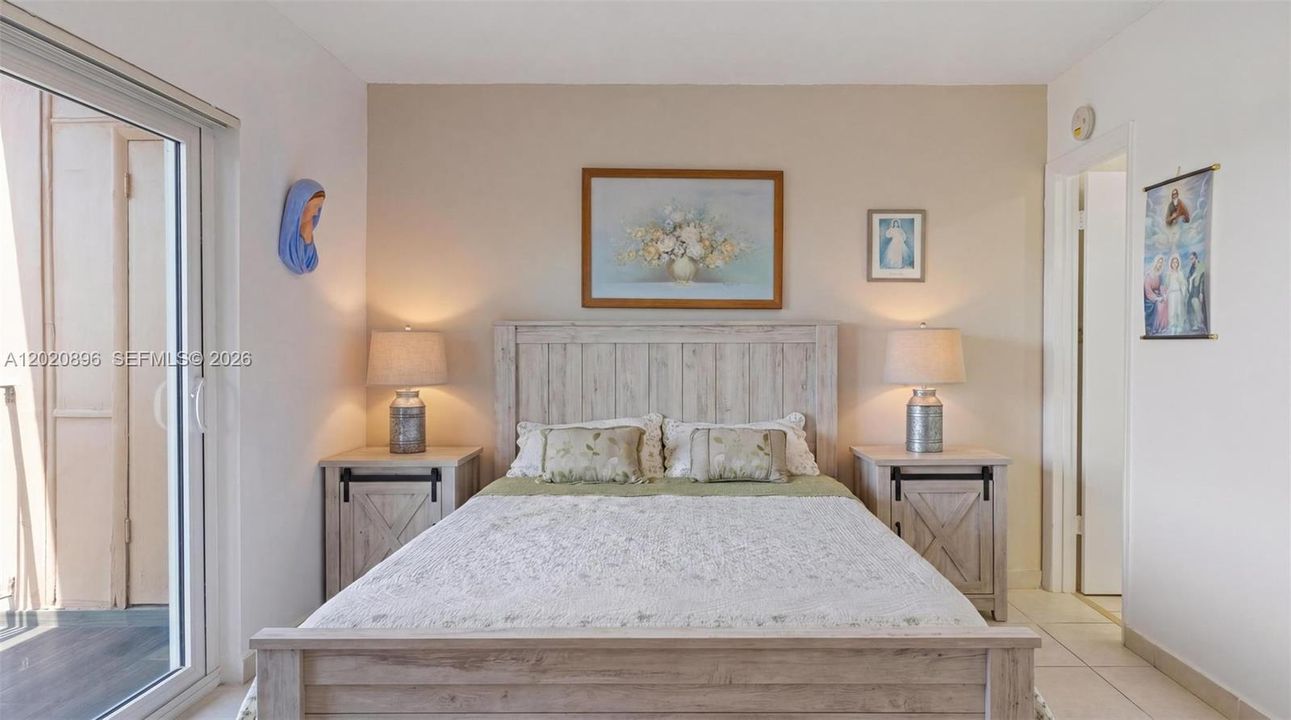Active With Contract: $229,950 (2 beds, 2 baths, 870 Square Feet)
