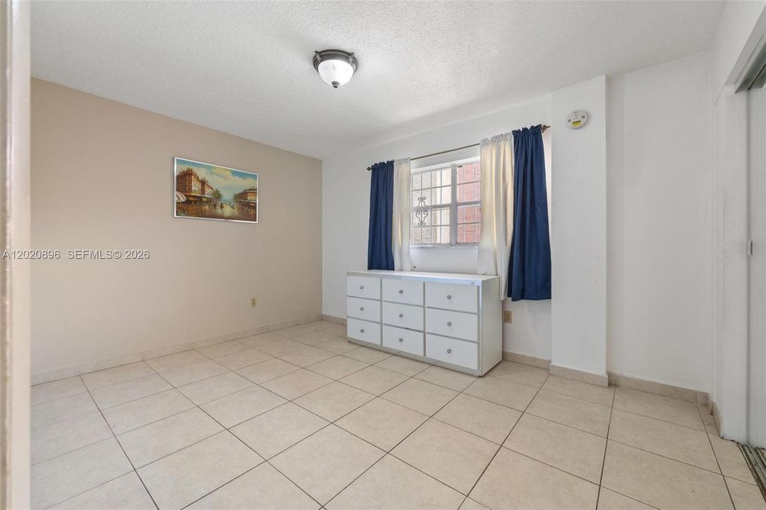 Active With Contract: $229,950 (2 beds, 2 baths, 870 Square Feet)