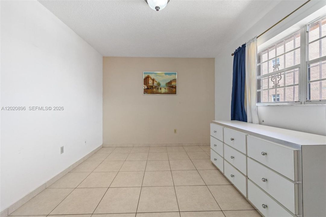 Active With Contract: $229,950 (2 beds, 2 baths, 870 Square Feet)