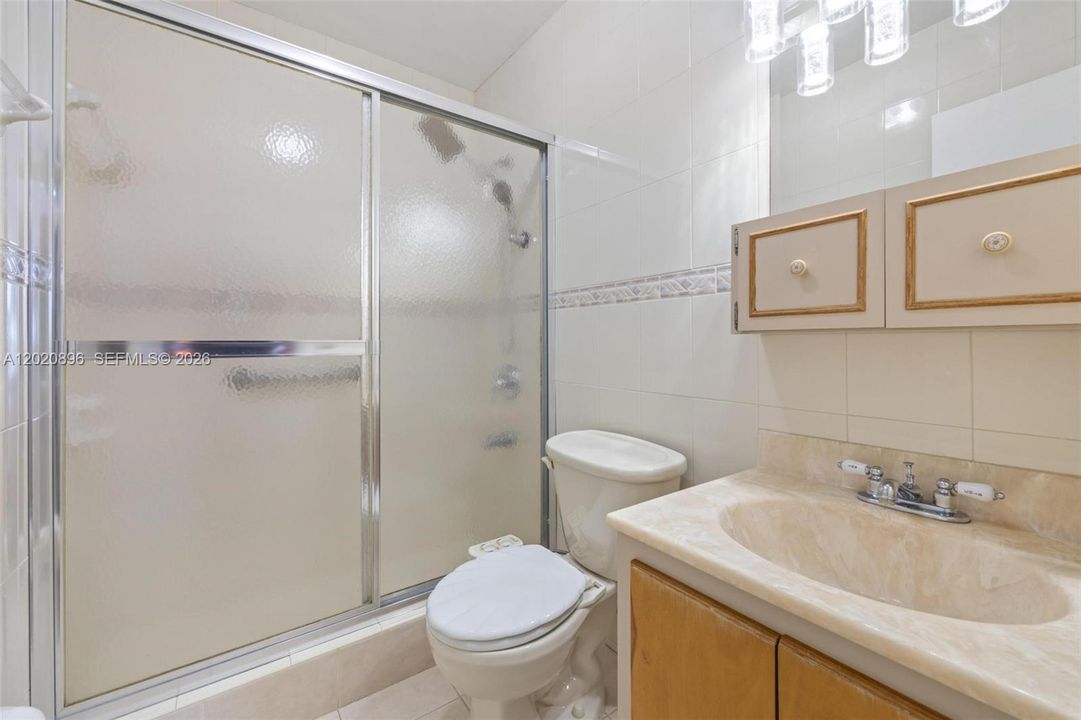 Active With Contract: $229,950 (2 beds, 2 baths, 870 Square Feet)