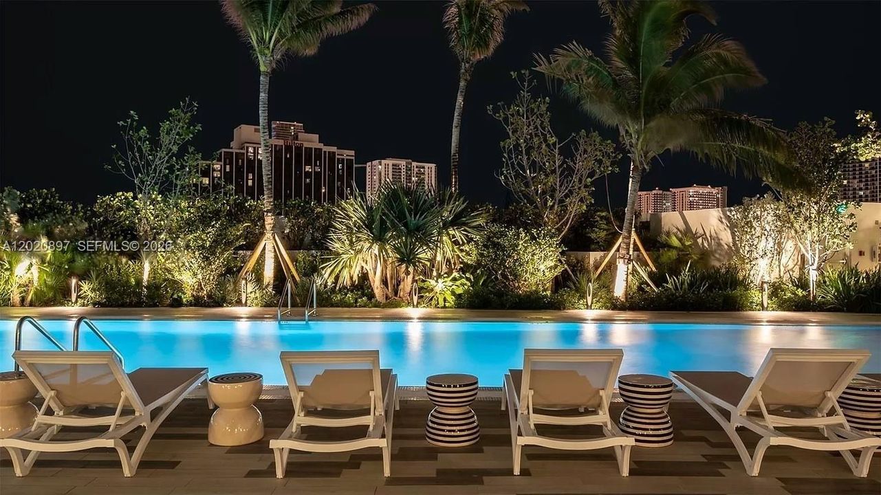 待售: $524,999 (1 贝兹, 1 浴室, 710 平方英尺)