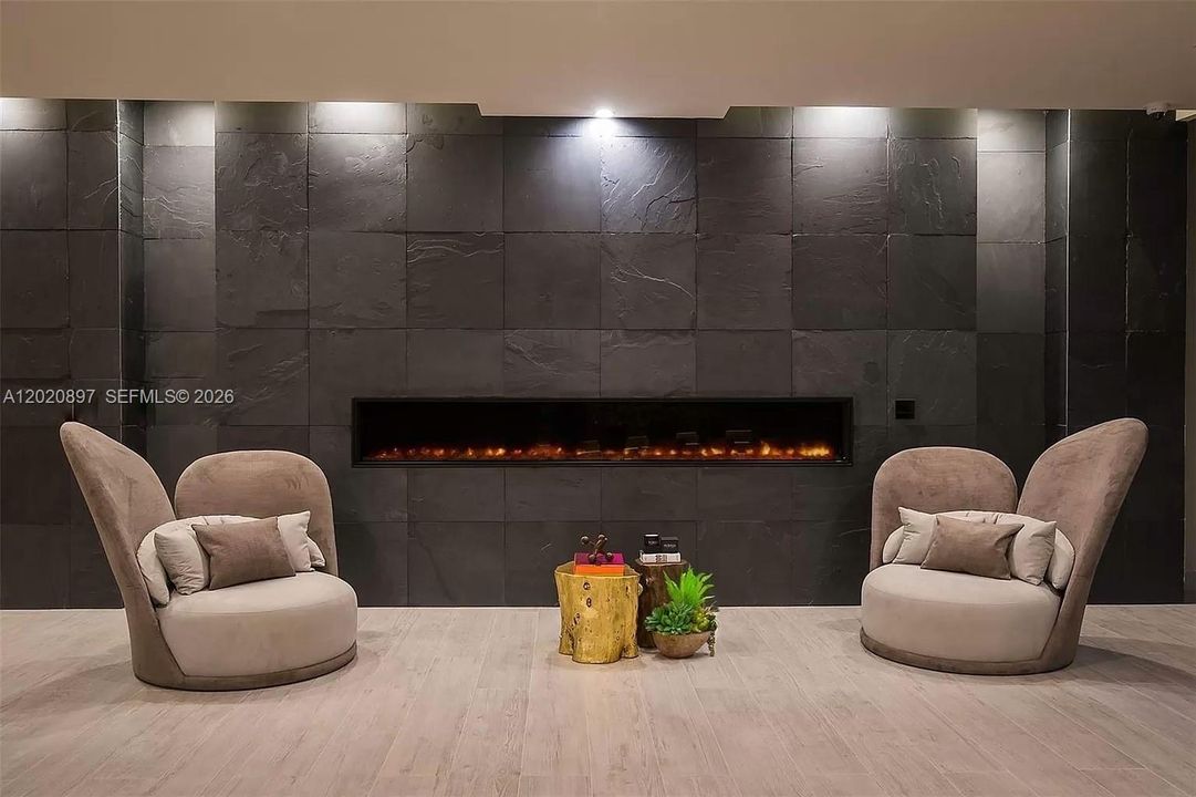 待售: $524,999 (1 贝兹, 1 浴室, 710 平方英尺)