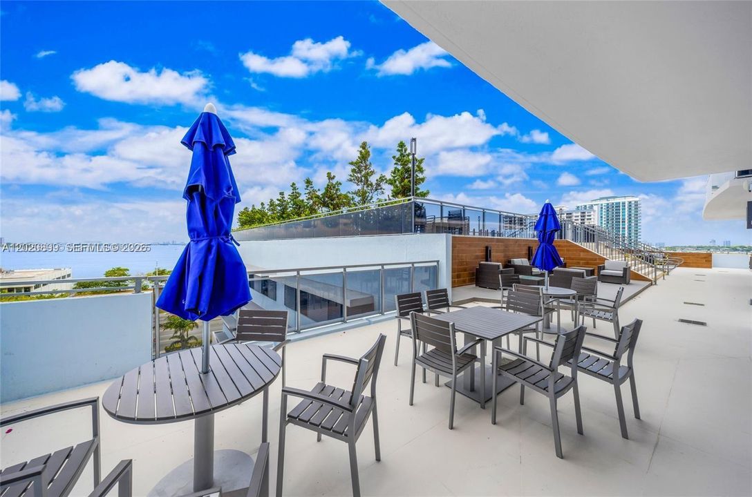 На продажу: $729,000 (2 спален, 2 ванн, 1458 Квадратных фут)