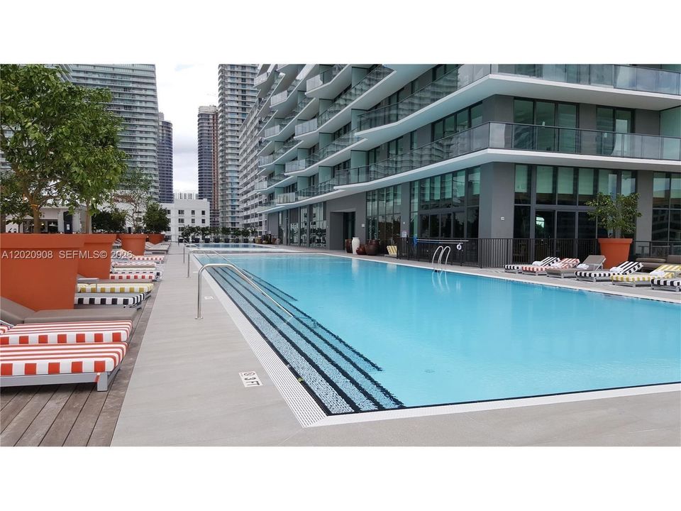 For Rent: $4,600 (2 beds, 2 baths, 961 Square Feet)