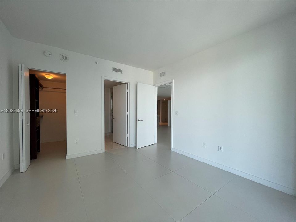 For Rent: $4,600 (2 beds, 2 baths, 961 Square Feet)