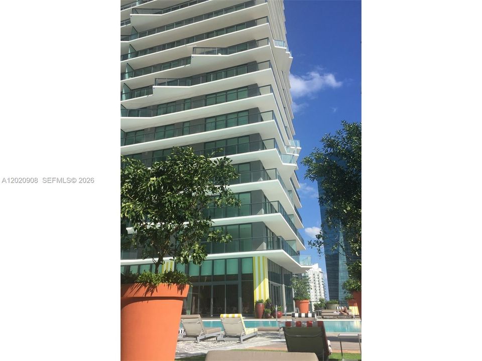 For Rent: $4,600 (2 beds, 2 baths, 961 Square Feet)