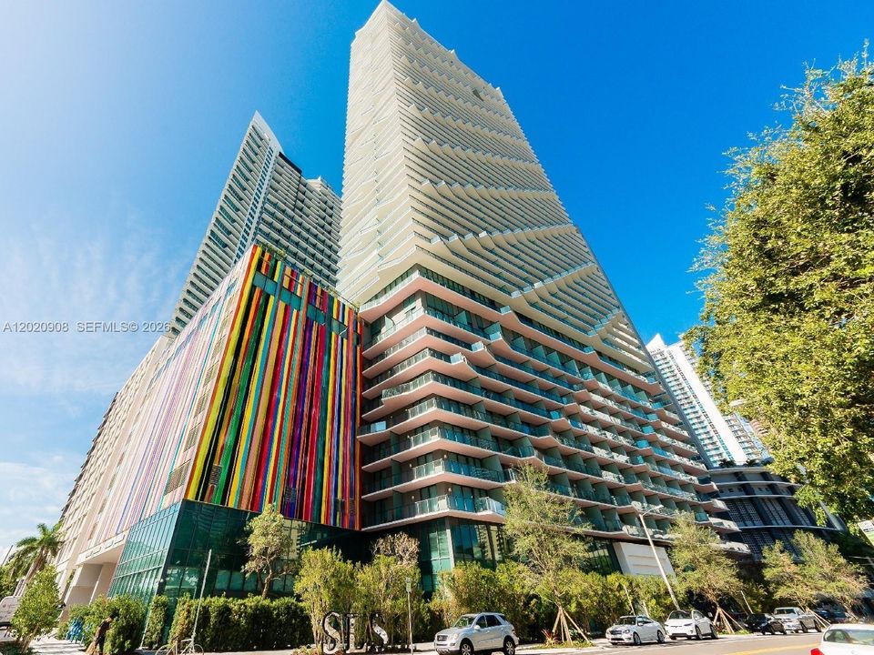 For Rent: $4,600 (2 beds, 2 baths, 961 Square Feet)