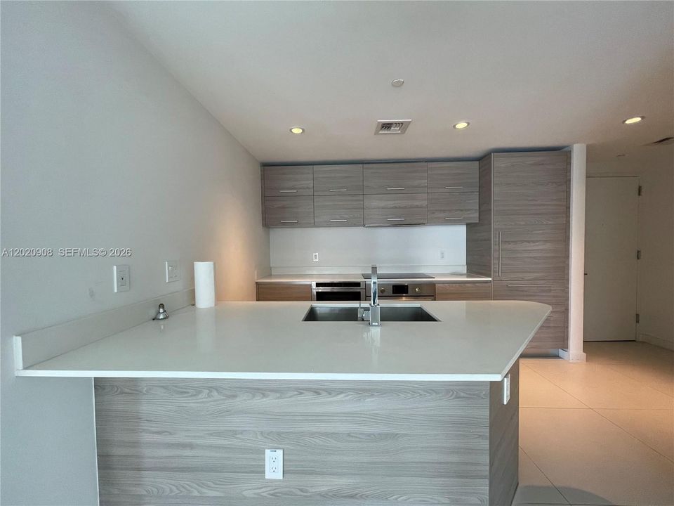 For Rent: $4,600 (2 beds, 2 baths, 961 Square Feet)
