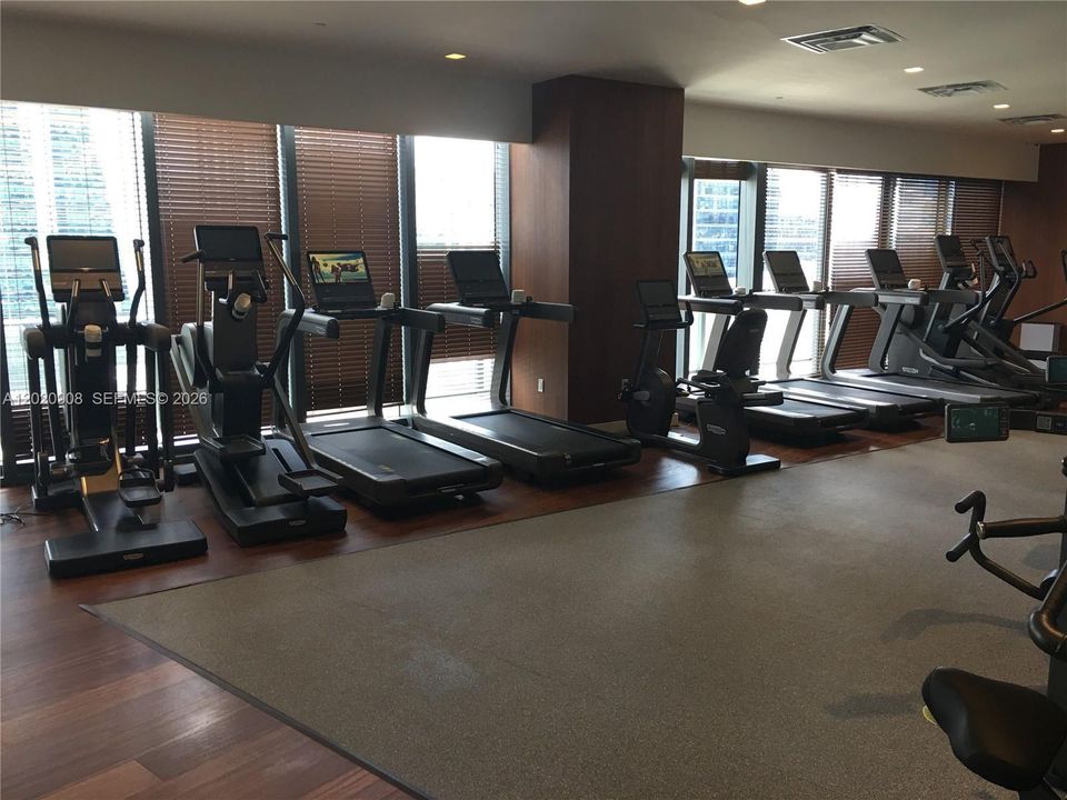 For Rent: $4,600 (2 beds, 2 baths, 961 Square Feet)