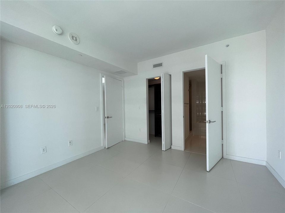 For Rent: $4,600 (2 beds, 2 baths, 961 Square Feet)