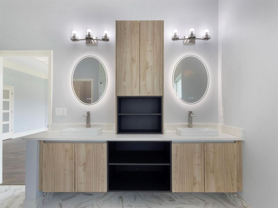 29-primary_bathroom_2