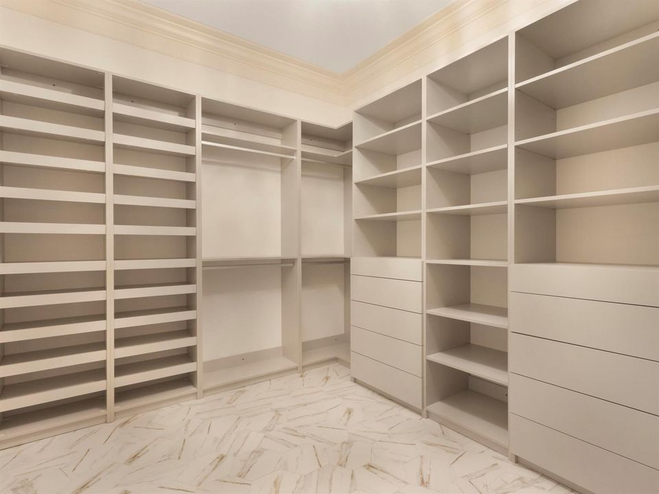 33-primary_bedroom_wic_1