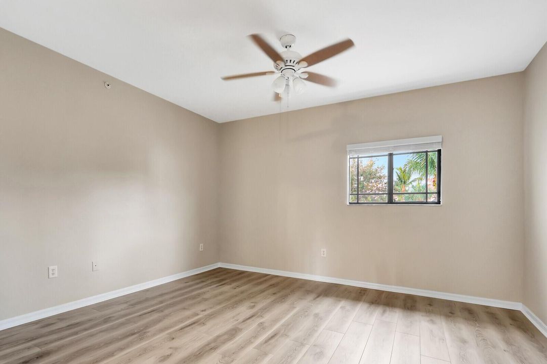 Upstairs Master Suite 1