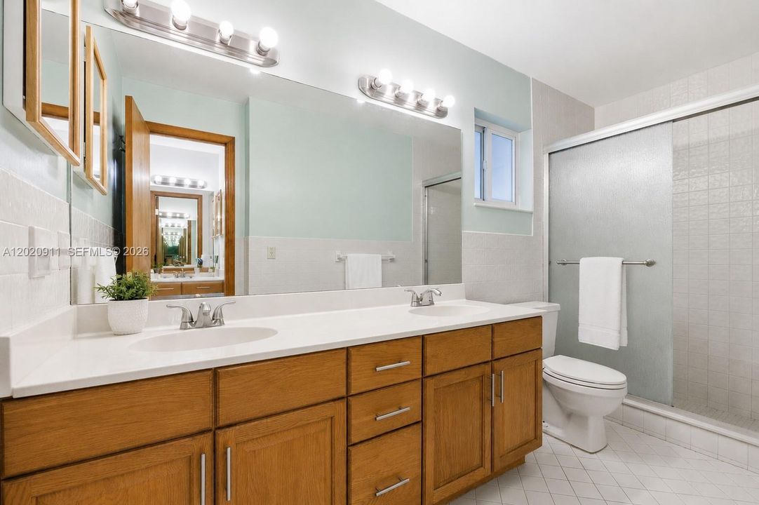 Active With Contract: $700,000 (3 beds, 2 baths, 2225 Square Feet)