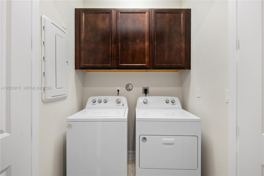 For Sale: $599,000 (3 beds, 2 baths, 1754 Square Feet)