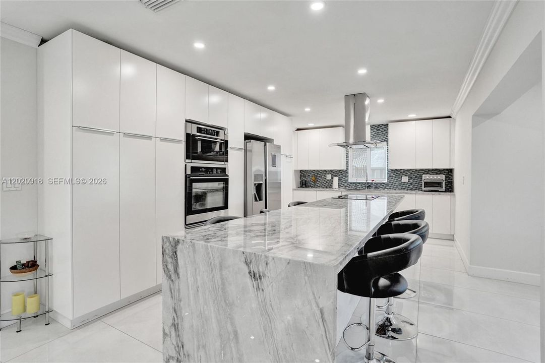 En Renta: $4,200 (3 camas, 2 baños, 2002 Pies cuadrados)
