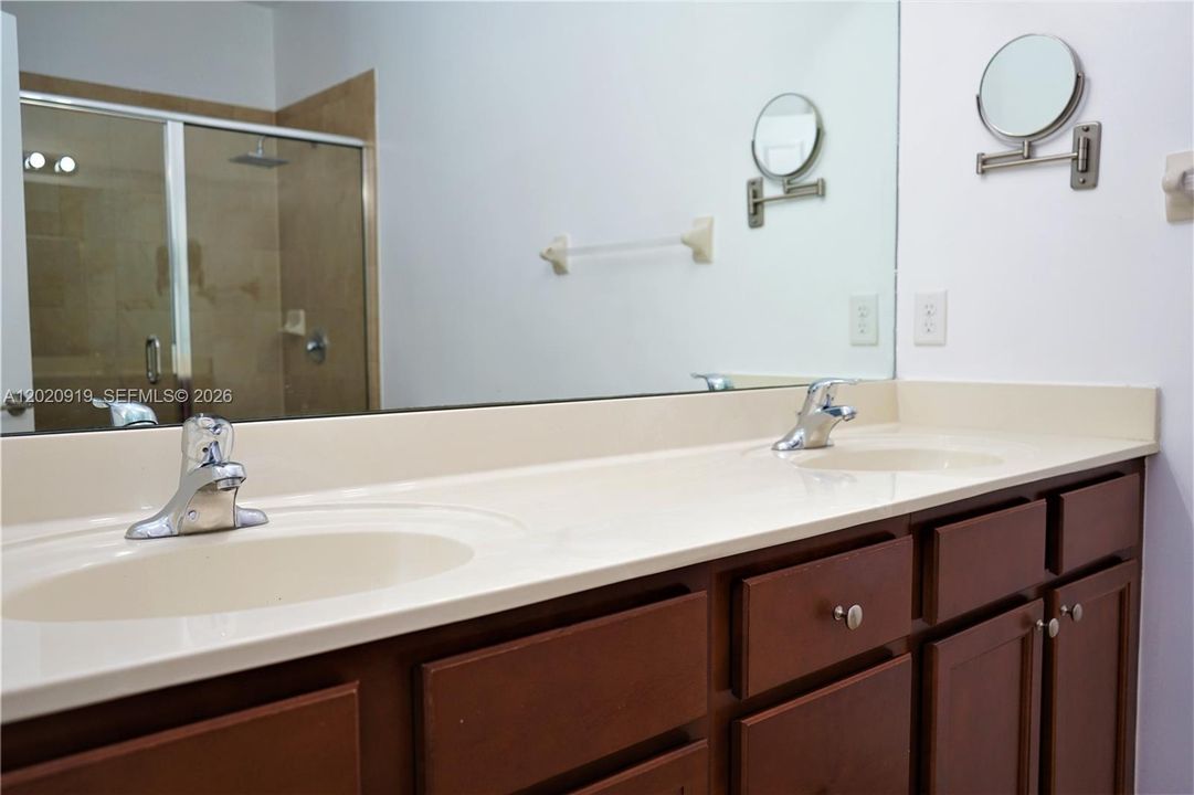 For Rent: $4,300 (4 beds, 2 baths, 1862 Square Feet)