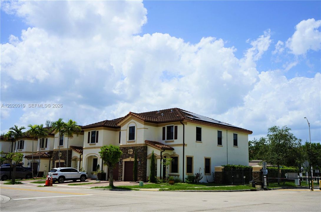 For Rent: $4,300 (4 beds, 2 baths, 1862 Square Feet)