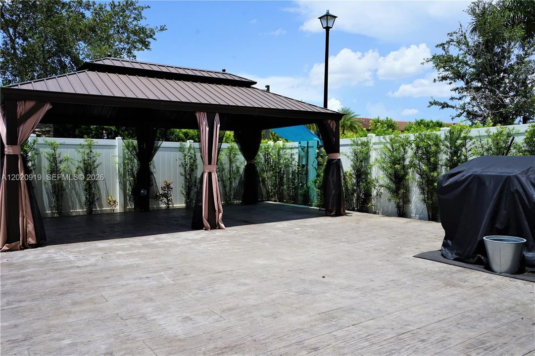 For Rent: $4,300 (4 beds, 2 baths, 1862 Square Feet)