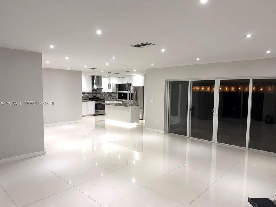 For Rent: $3,700 (3 beds, 2 baths, 1577 Square Feet)