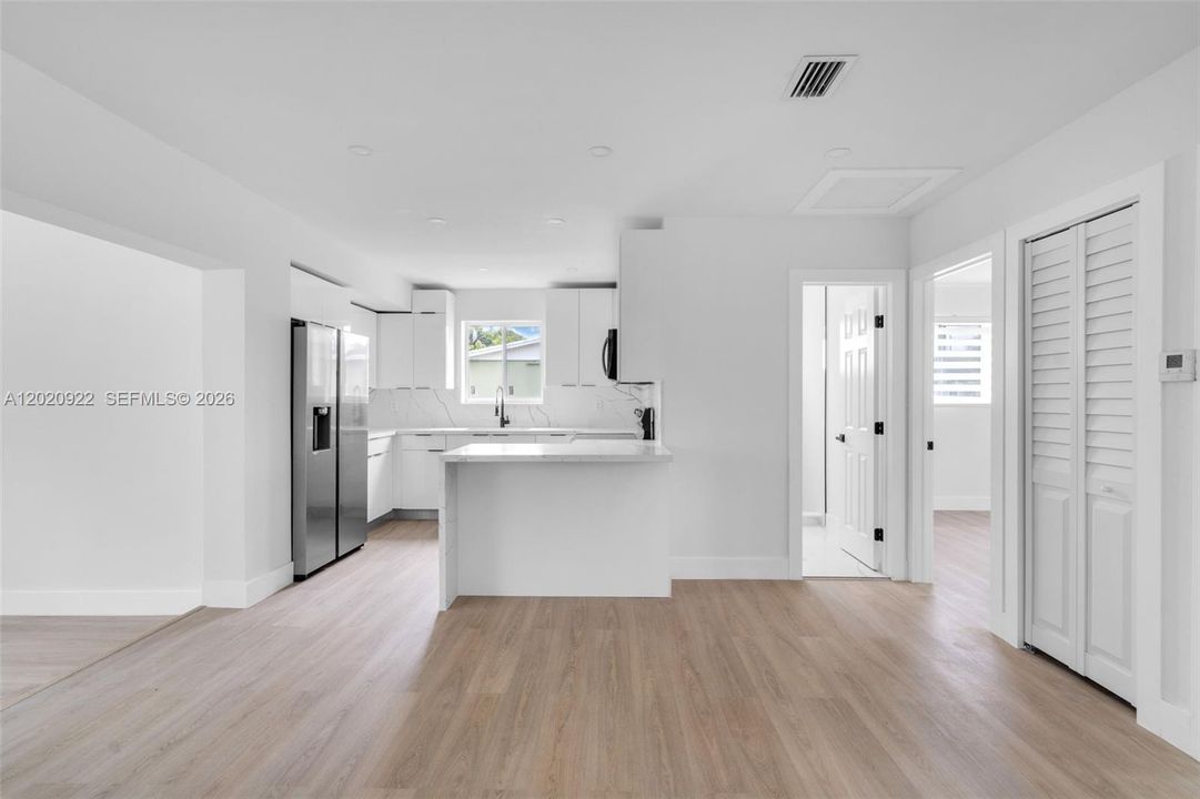 En Venta: $560,000 (3 camas, 2 baños, 1305 Pies cuadrados)