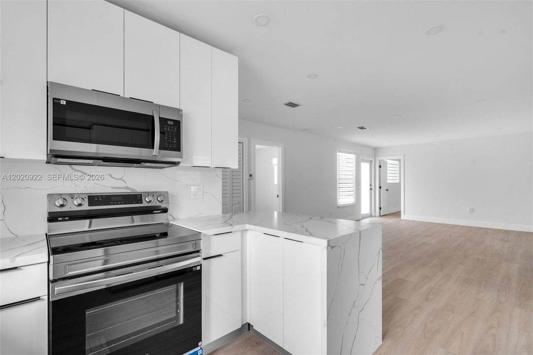 En Venta: $560,000 (3 camas, 2 baños, 1305 Pies cuadrados)