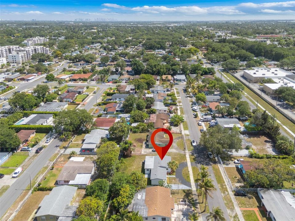 En Venta: $560,000 (3 camas, 2 baños, 1305 Pies cuadrados)