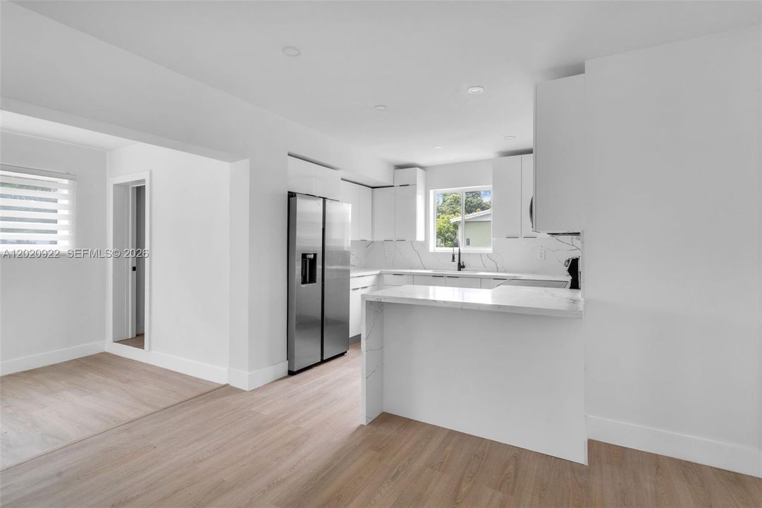 En Venta: $560,000 (3 camas, 2 baños, 1305 Pies cuadrados)