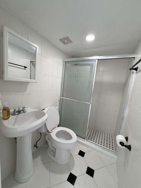 В аренду: $1,400 (1 спален, 1 ванн, 1595 Квадратных фут)