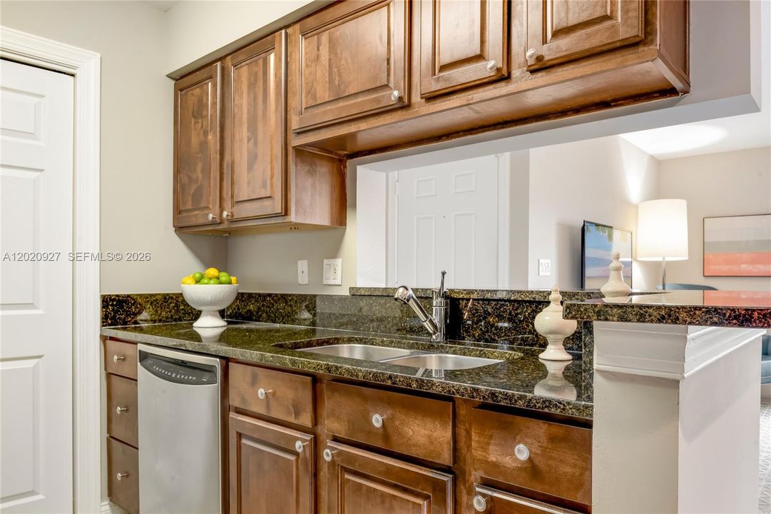 For Rent: $2,075 (1 beds, 1 baths, 680 Square Feet)