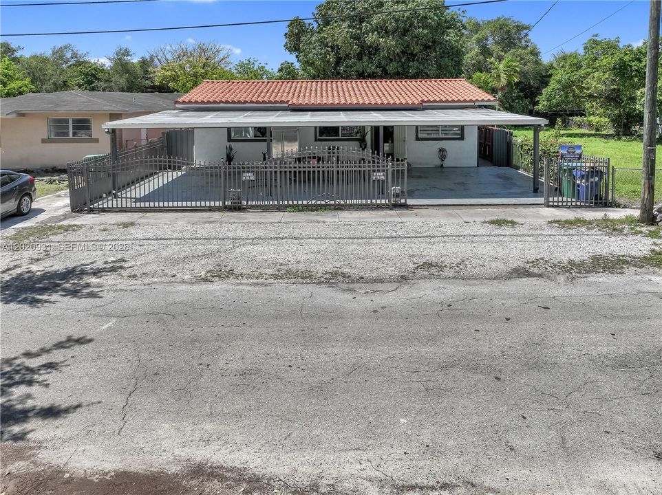 Active With Contract: $519,900 (4 beds, 3 baths, 1120 Square Feet)