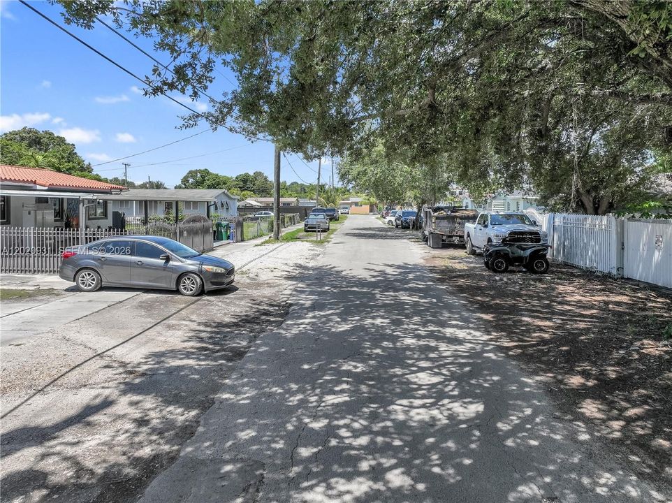 Active With Contract: $519,900 (4 beds, 3 baths, 1120 Square Feet)