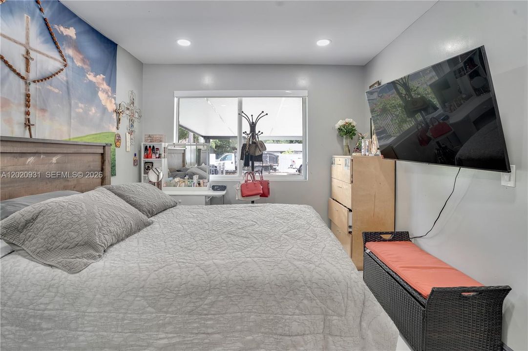 Active With Contract: $519,900 (4 beds, 3 baths, 1120 Square Feet)