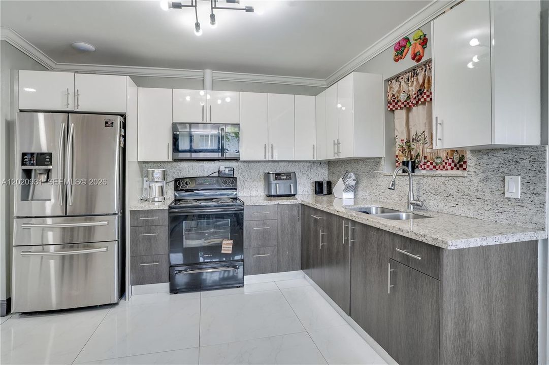 Active With Contract: $519,900 (4 beds, 3 baths, 1120 Square Feet)