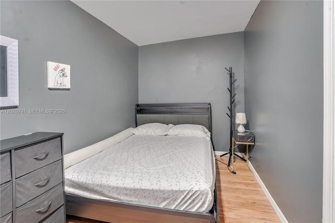 Active With Contract: $519,900 (4 beds, 3 baths, 1120 Square Feet)