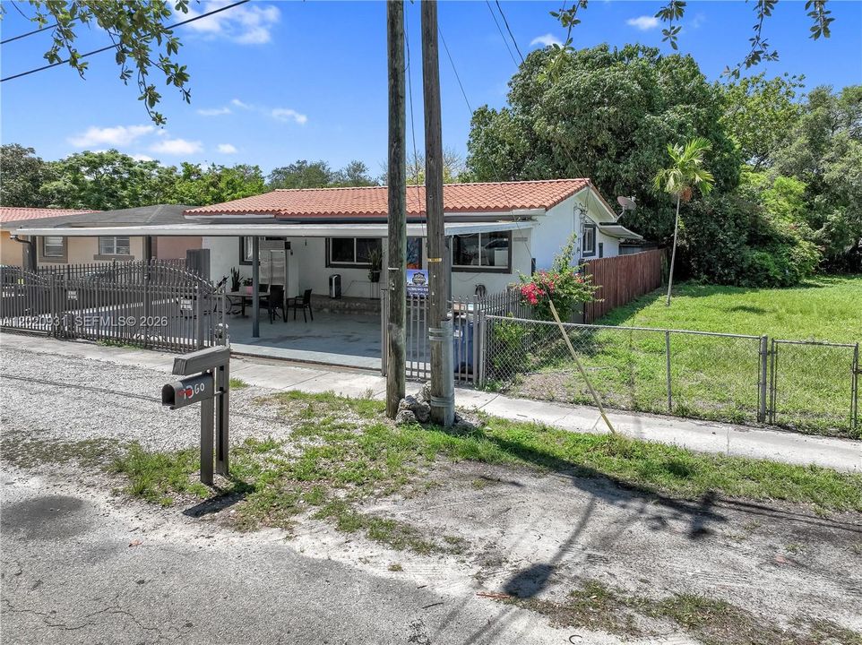Active With Contract: $519,900 (4 beds, 3 baths, 1120 Square Feet)