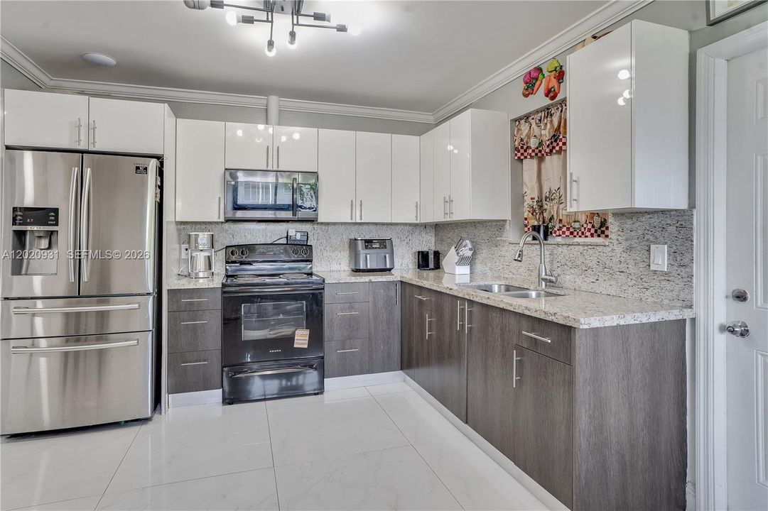Active With Contract: $519,900 (4 beds, 3 baths, 1120 Square Feet)