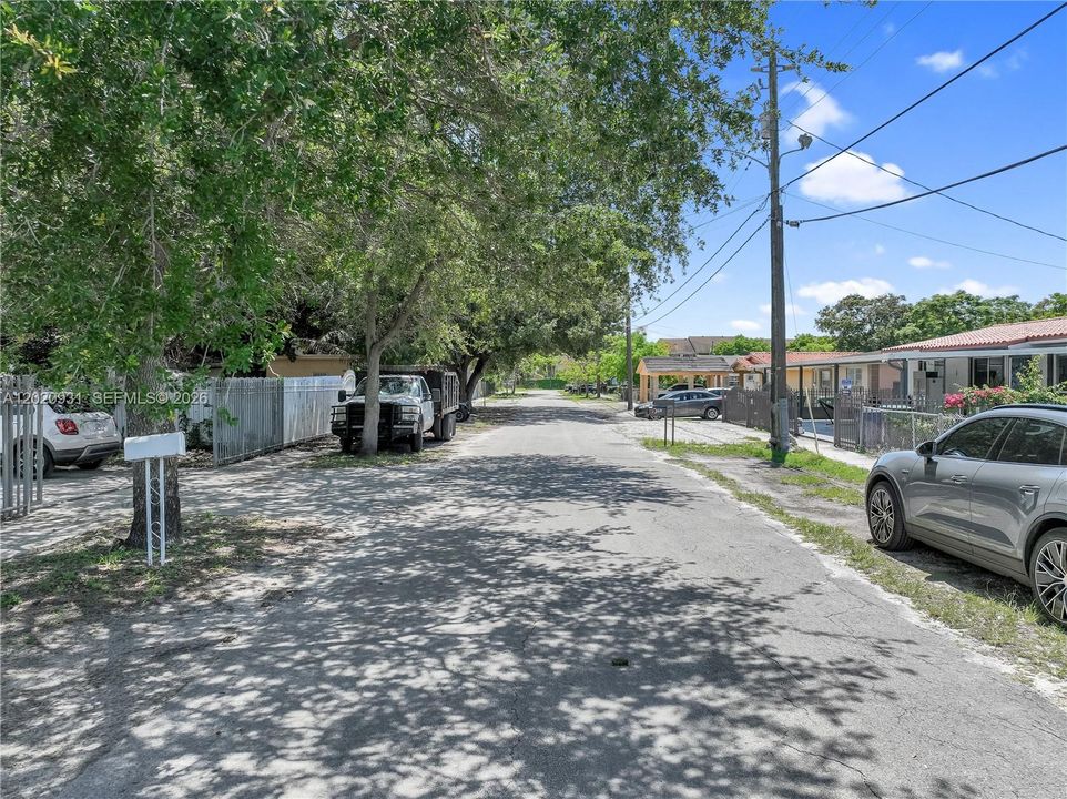 Active With Contract: $519,900 (4 beds, 3 baths, 1120 Square Feet)
