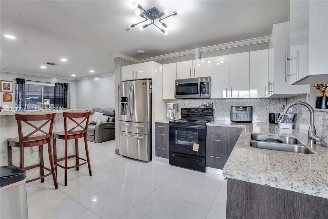 Active With Contract: $519,900 (4 beds, 3 baths, 1120 Square Feet)