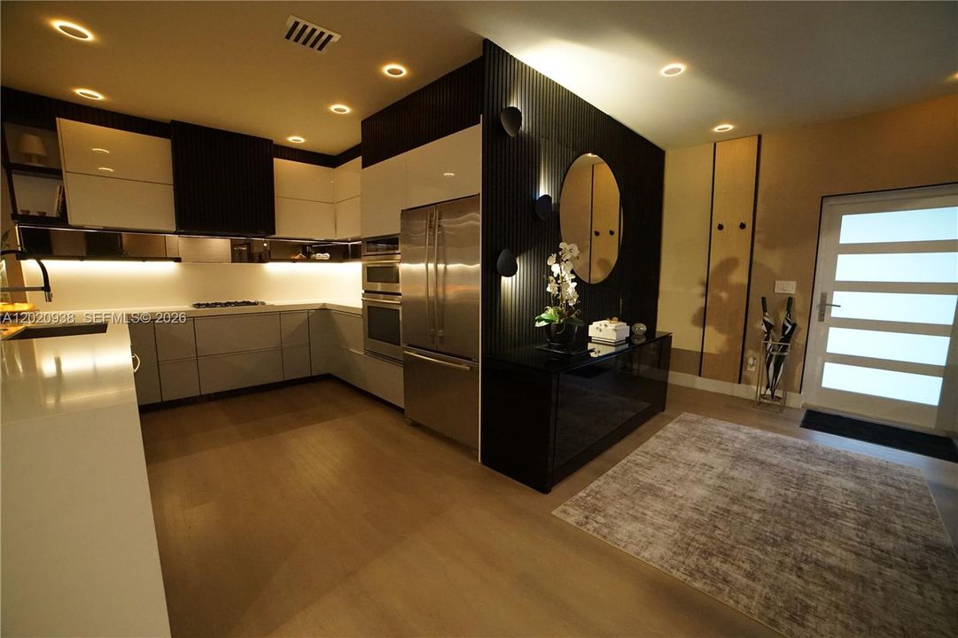 В аренду: $12,000 (3 спален, 3 ванн, 1698 Квадратных фут)