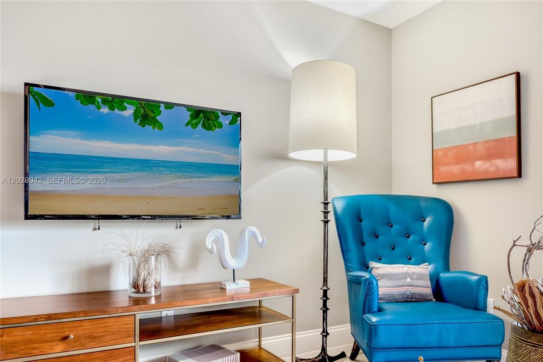 For Rent: $2,165 (1 beds, 1 baths, 758 Square Feet)