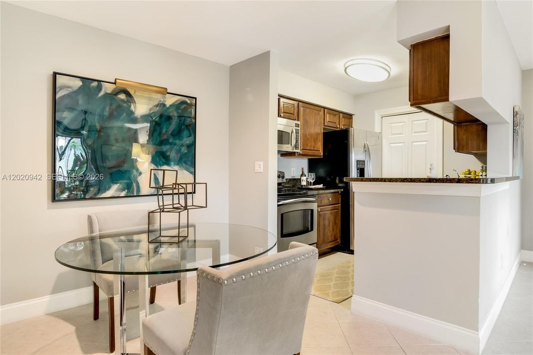 For Rent: $2,165 (1 beds, 1 baths, 758 Square Feet)