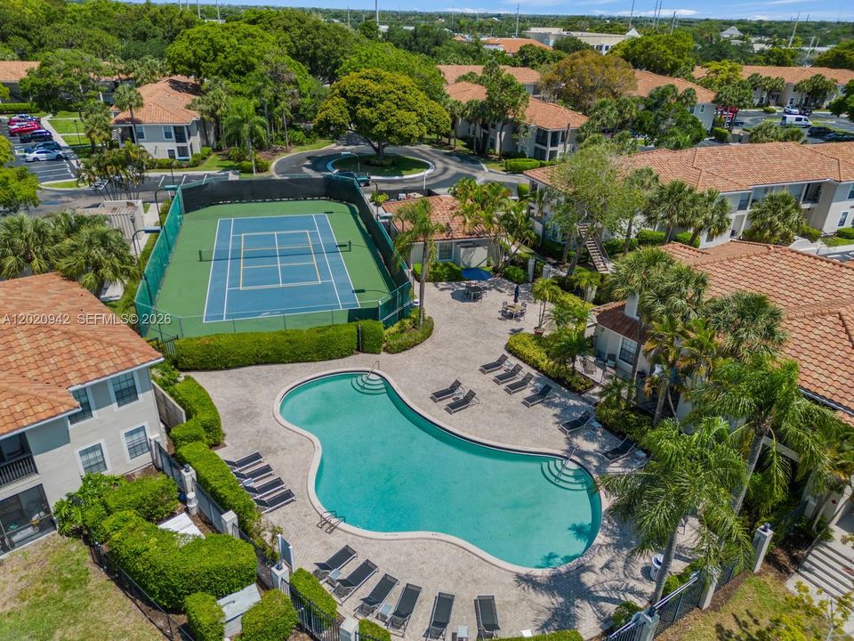 For Rent: $2,165 (1 beds, 1 baths, 758 Square Feet)