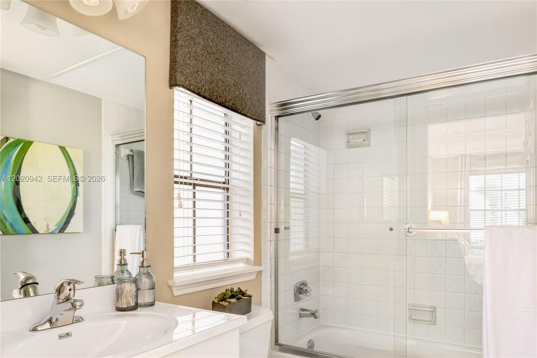 For Rent: $2,165 (1 beds, 1 baths, 758 Square Feet)