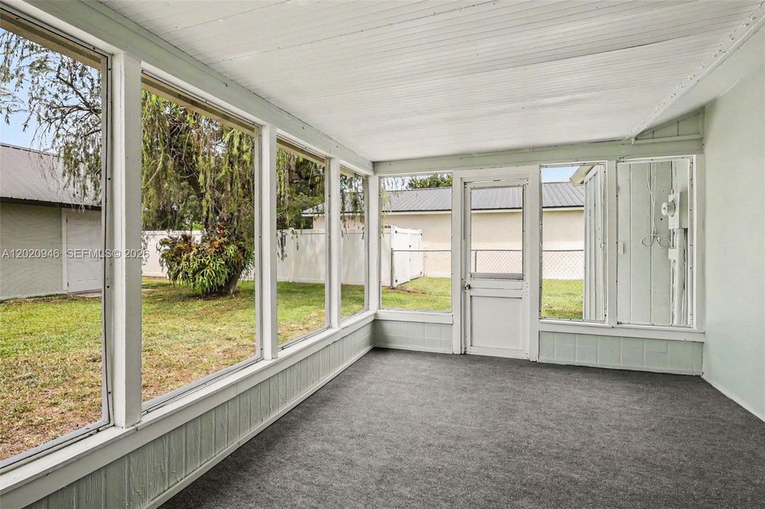 205 E SUGARLAND CIR CLEWISTON, FL 33440